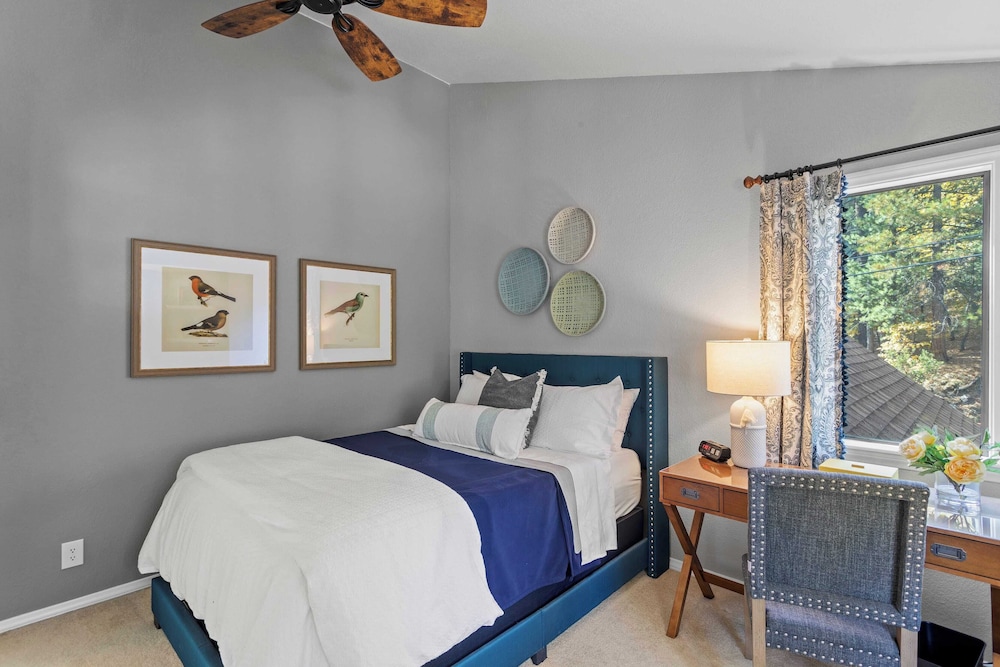 5bdr Stay w/ Fireplace, Game Room & Family-friendly Amenities Arrowhead Chalet by Avantstay
