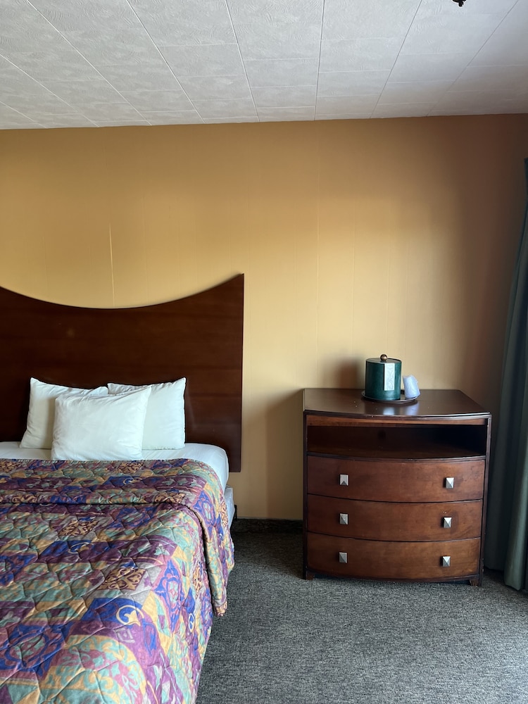 All Star Inn & Suites