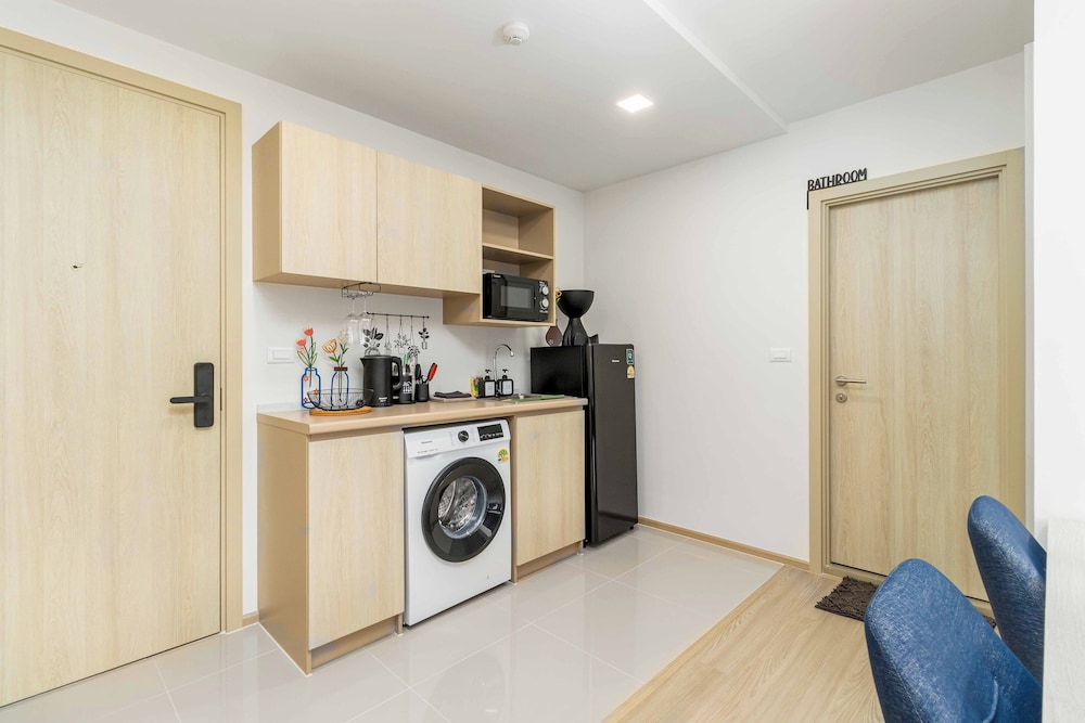 2BR Condo Pool and Full Gym C262
