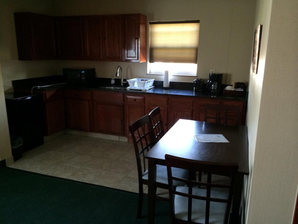 Pacer Inn And Suites Delaware