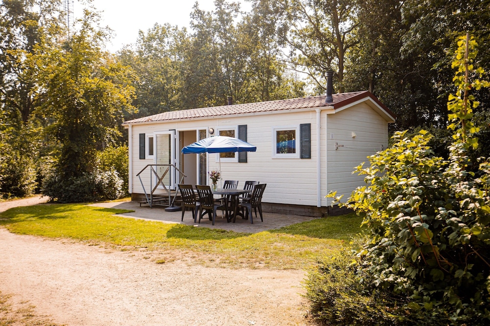 Chalet by the Water in Leukermeer