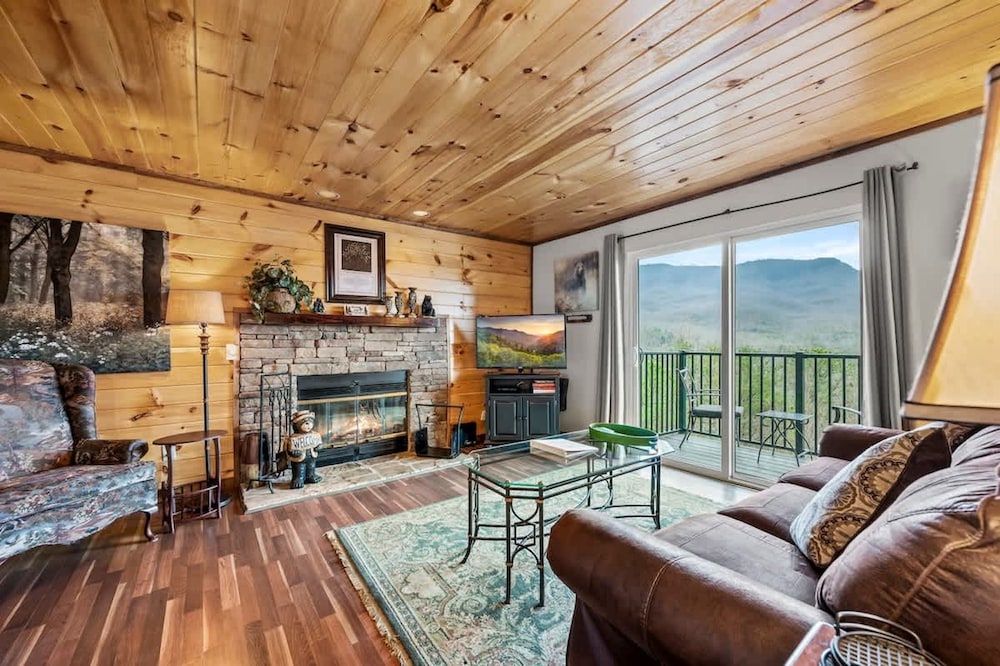 Sleeps 4 Heated Pool Hot Tub Mountain View