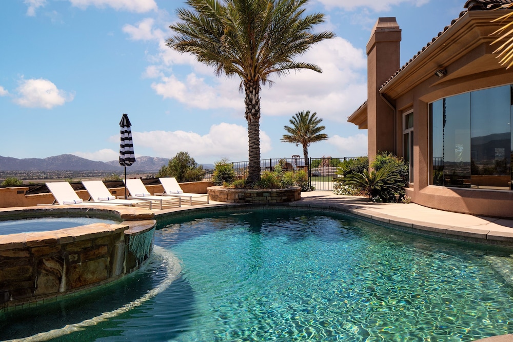 Sangiovese By Avantstay Spectacular Estate w Pool Hot Tub Putting Green