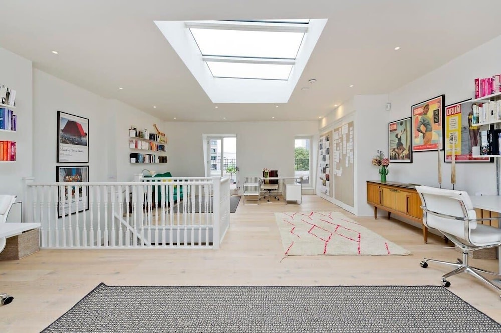 Gorgeous & Grand 5 Bed House, Holland Park