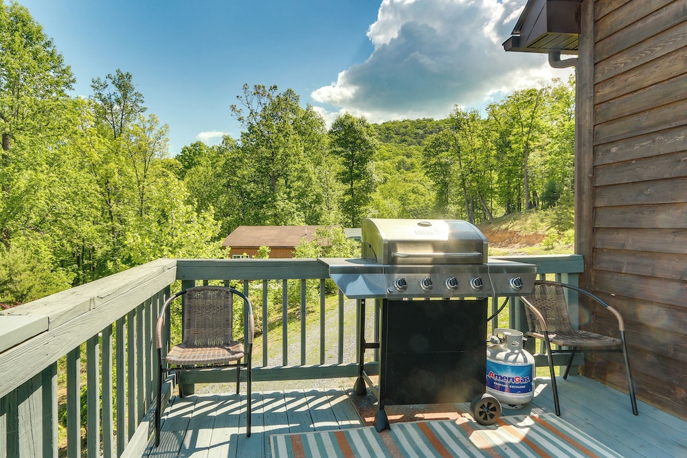 Hot Tub + Game Room: Peaceful Wardensville Cabin