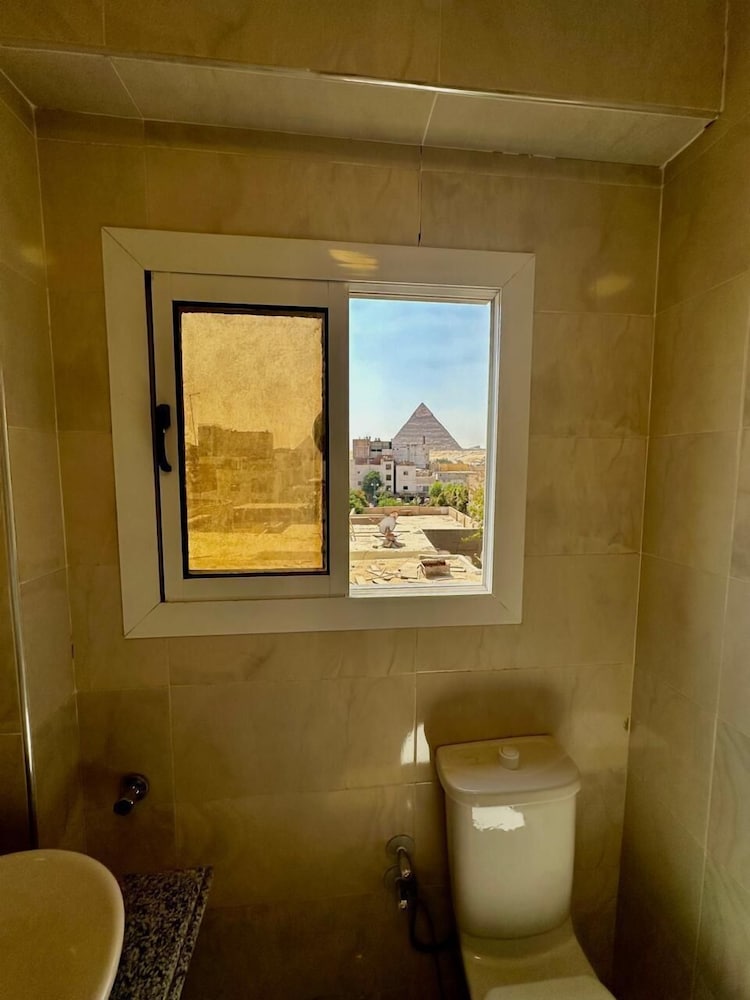 Pyramids Express View Inn