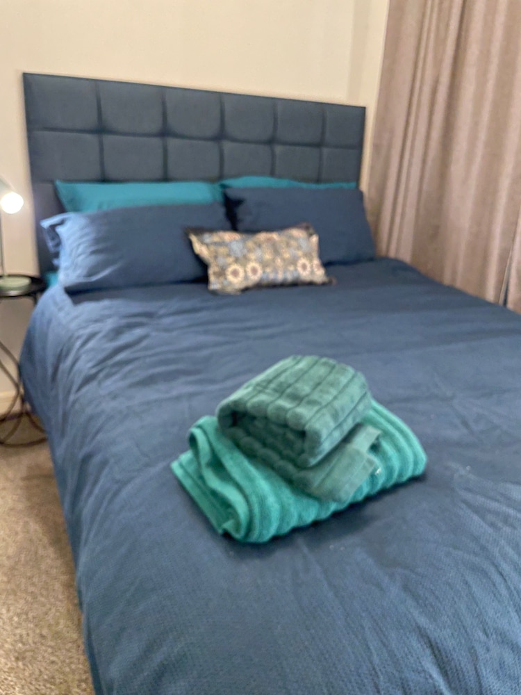 Stylish Retreat - Sleeps 6 Terrace-2bedroom-petsok