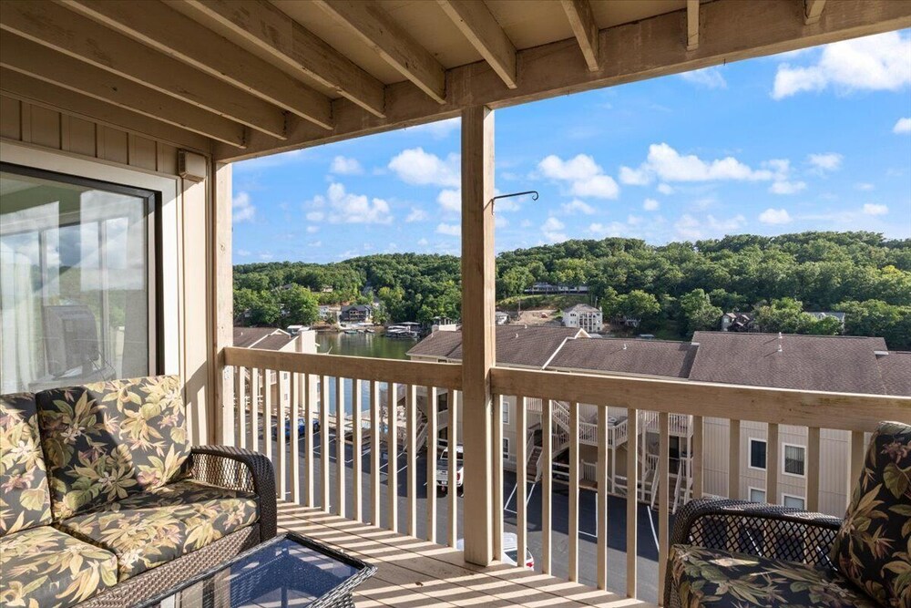 Lakefront Condo w/ Screened Patio, 3 Pools, Boat Slip in Osage Beach