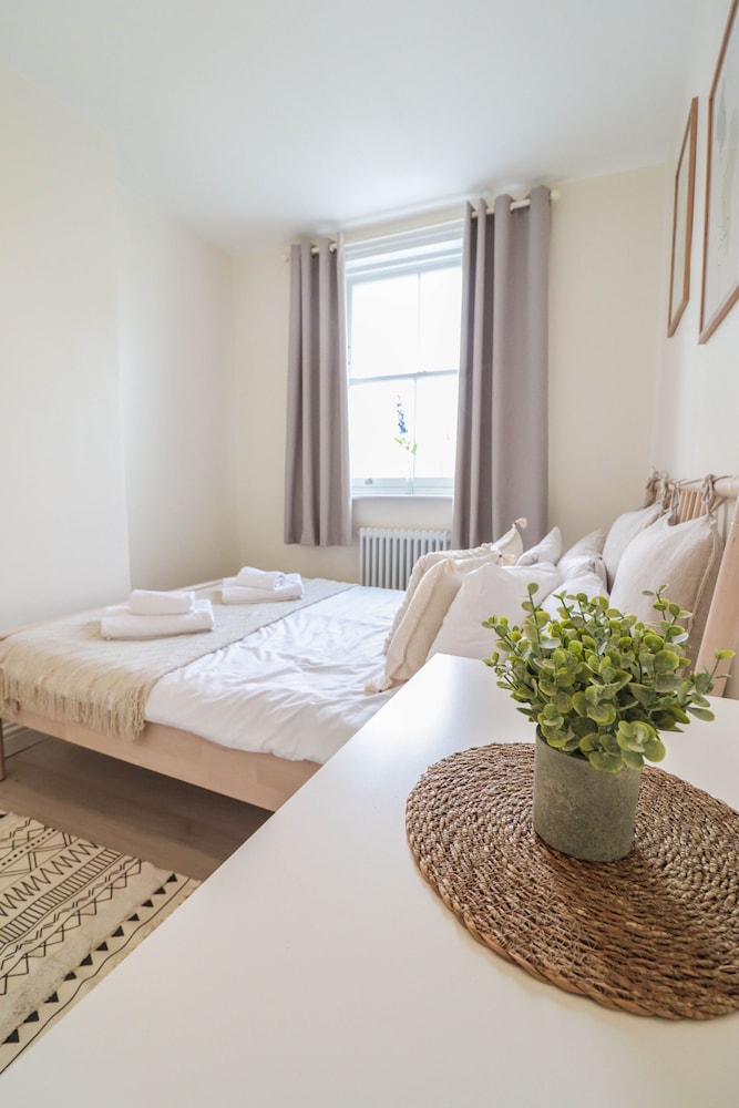 Right by Oval Station - 2 bed Flat Free Wifi