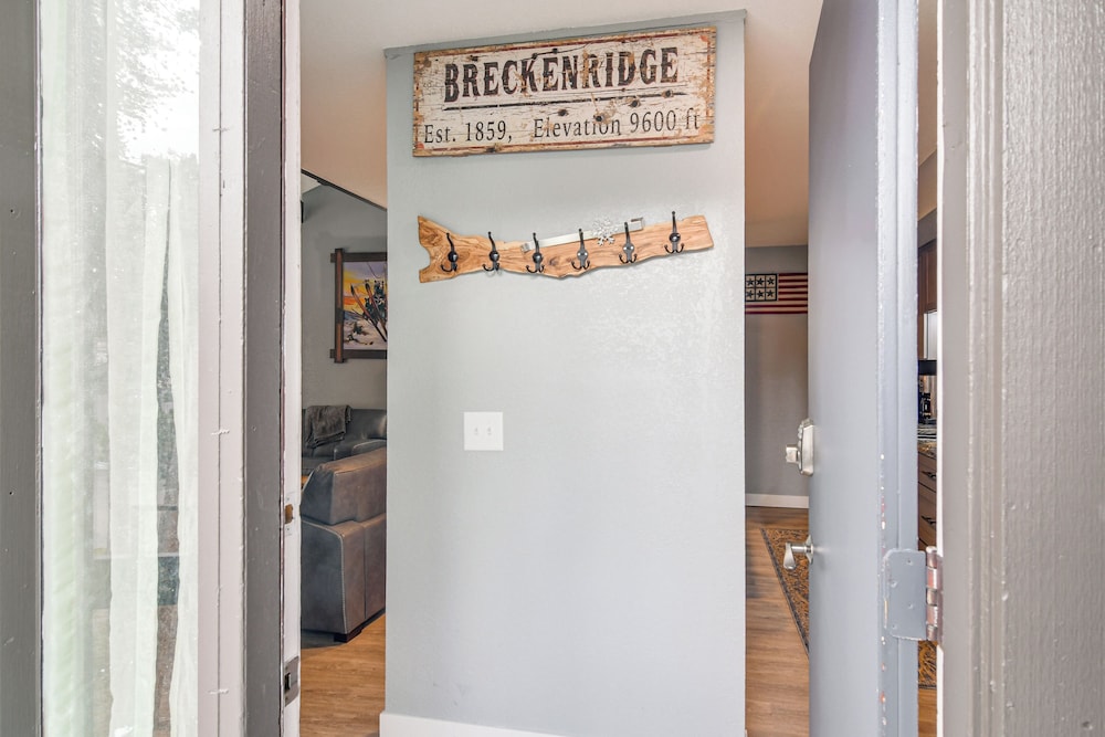 1/2 Mi to Peak 8 Superchairs Snow! New Breck Condo