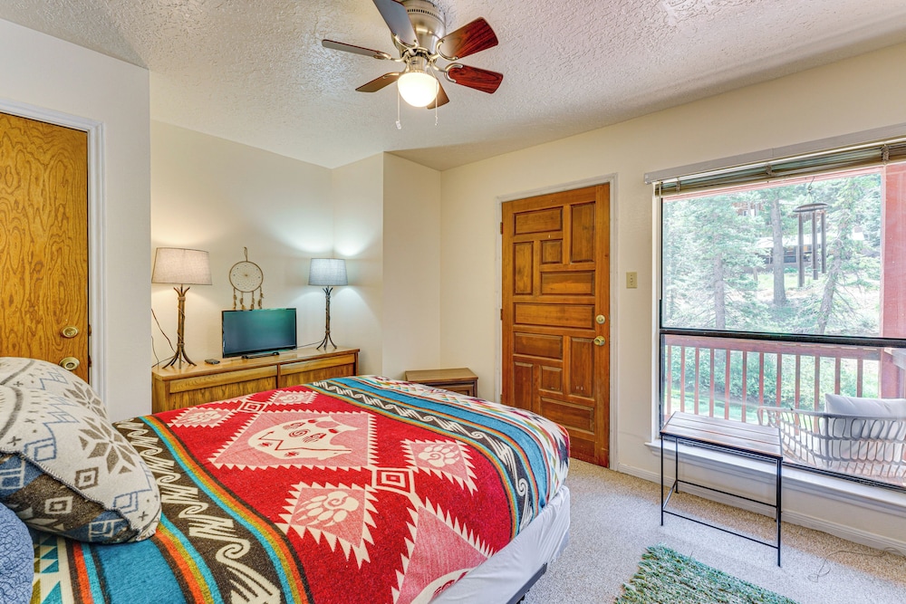 Bike, Hike & Ski: Creek-view Condo in Red River!