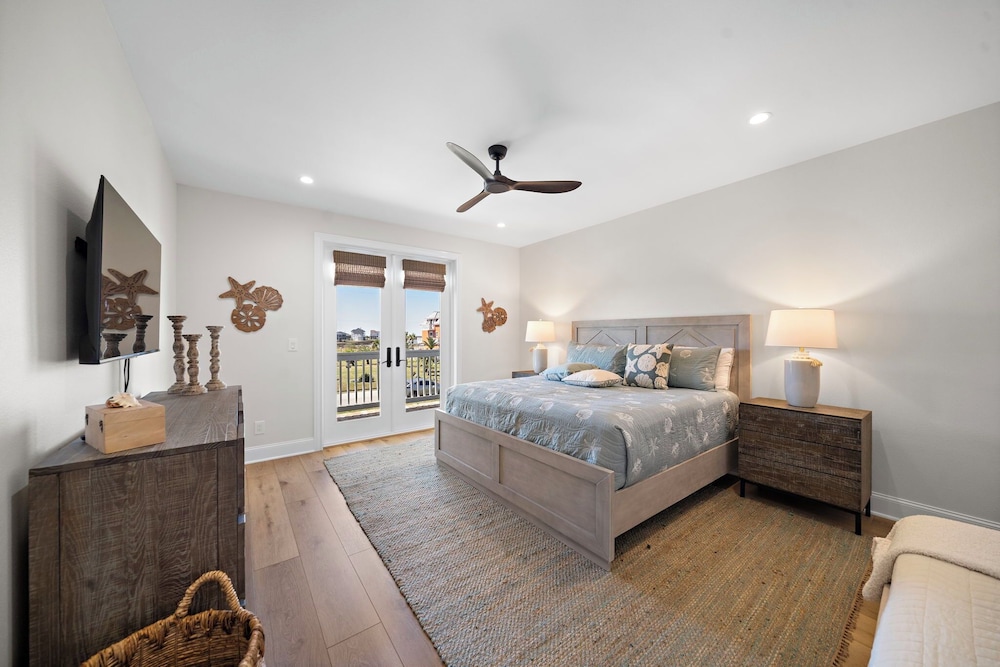 Pelican Perch by Ryson Vacation Rentals