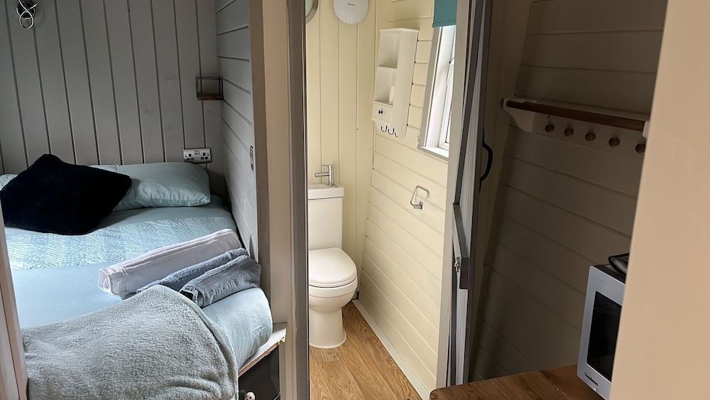 Cabin - Sleeps 2 hot tub & Parking view 2