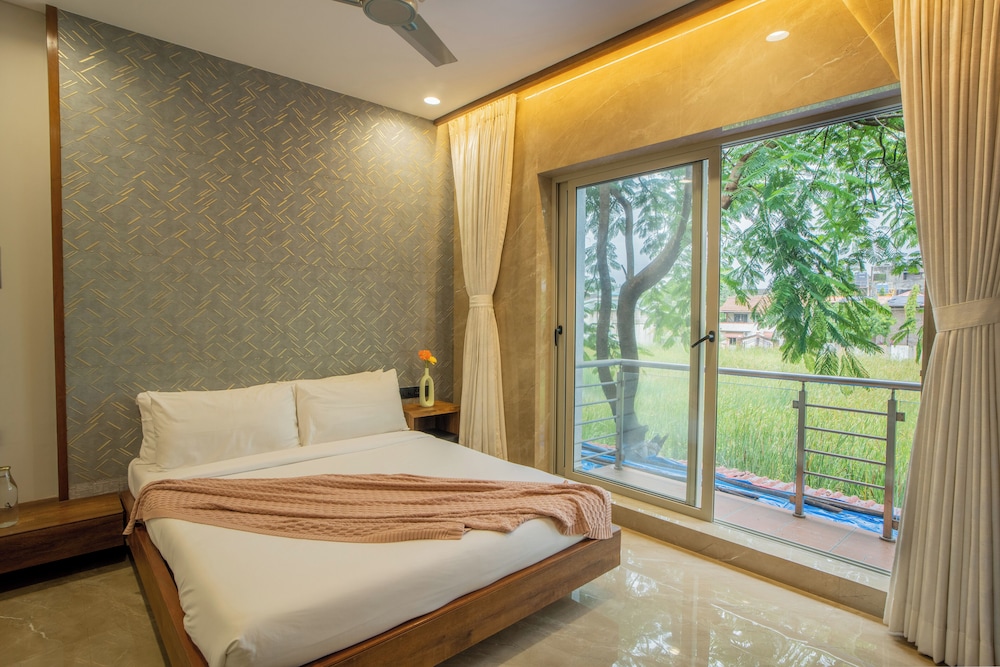Alaya Stays - Imperial Mystara 5BHK near Khandala Hills