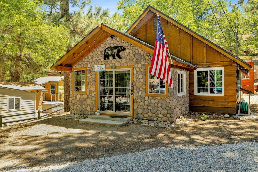 Lily's Bear Cabin #2544