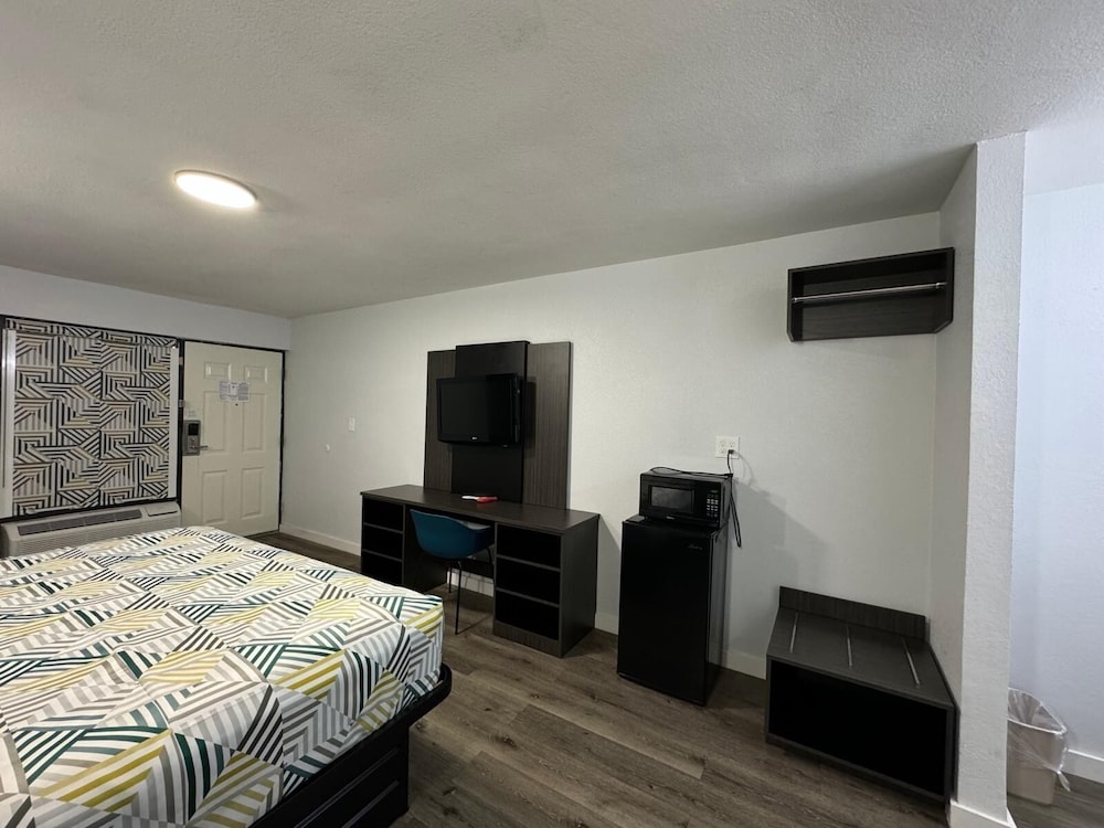Motel 6 Greenwood, MS view 3