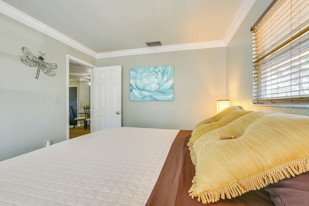 Steps to Shore: Sunny Fort Myers Beach Escape!