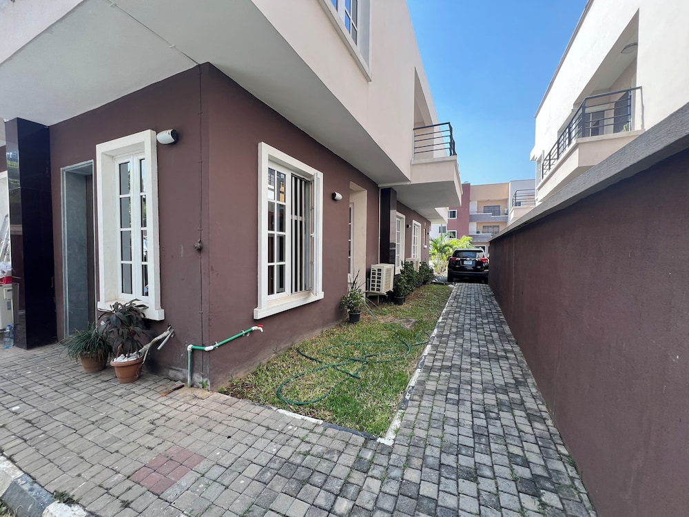 FURNISHED APARTMENTS Duplex