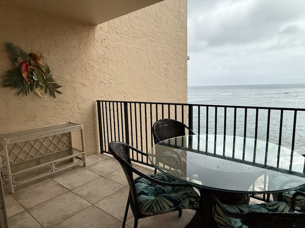 Whale Watching From Your Lanai - Tropical Oceanfront 2-2 in West Maui