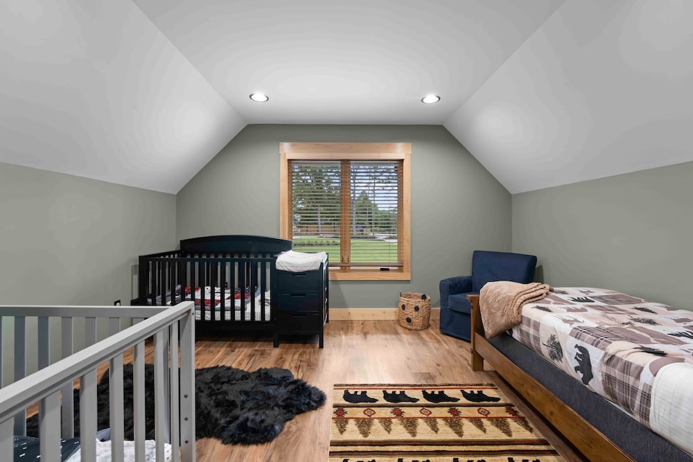 Black Bear Lodge by Avantstay Lakefront Dock Pool Theater Sleeps 20