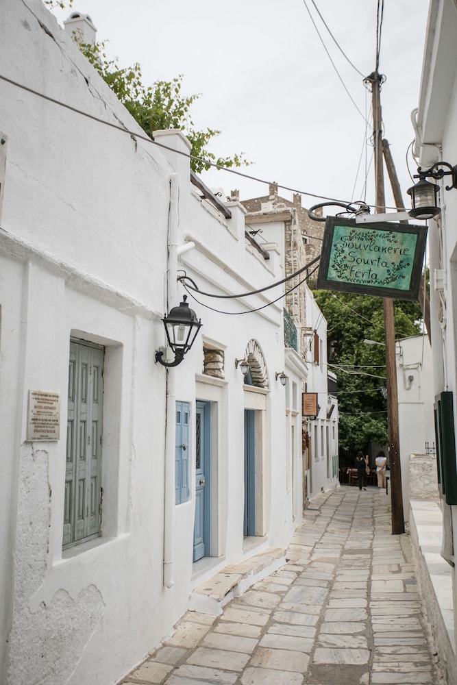 Traditional Inn Pirethron