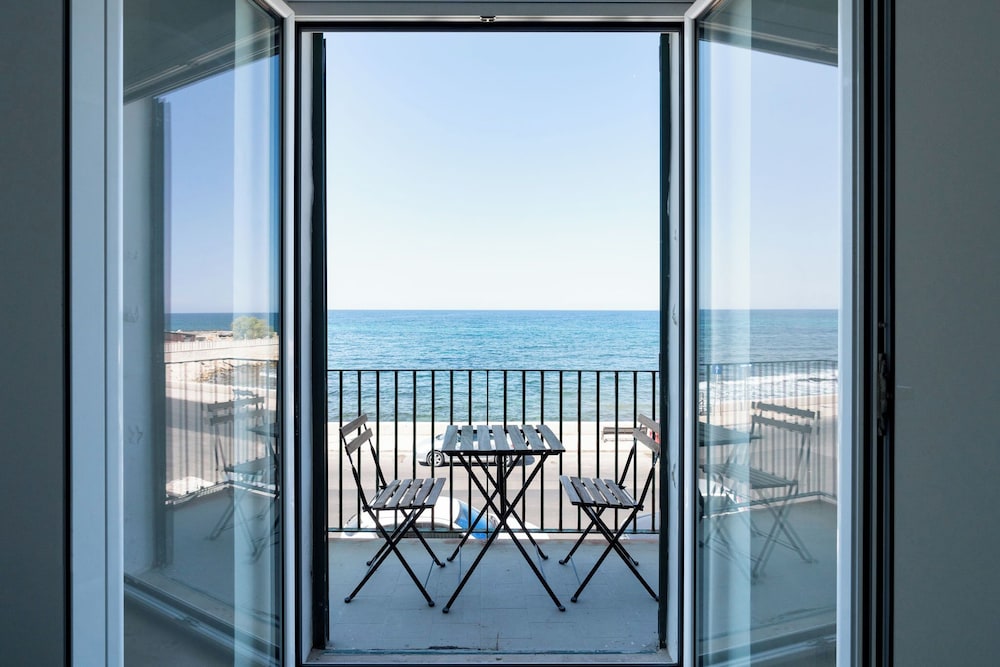 The Sea Outside Apartments