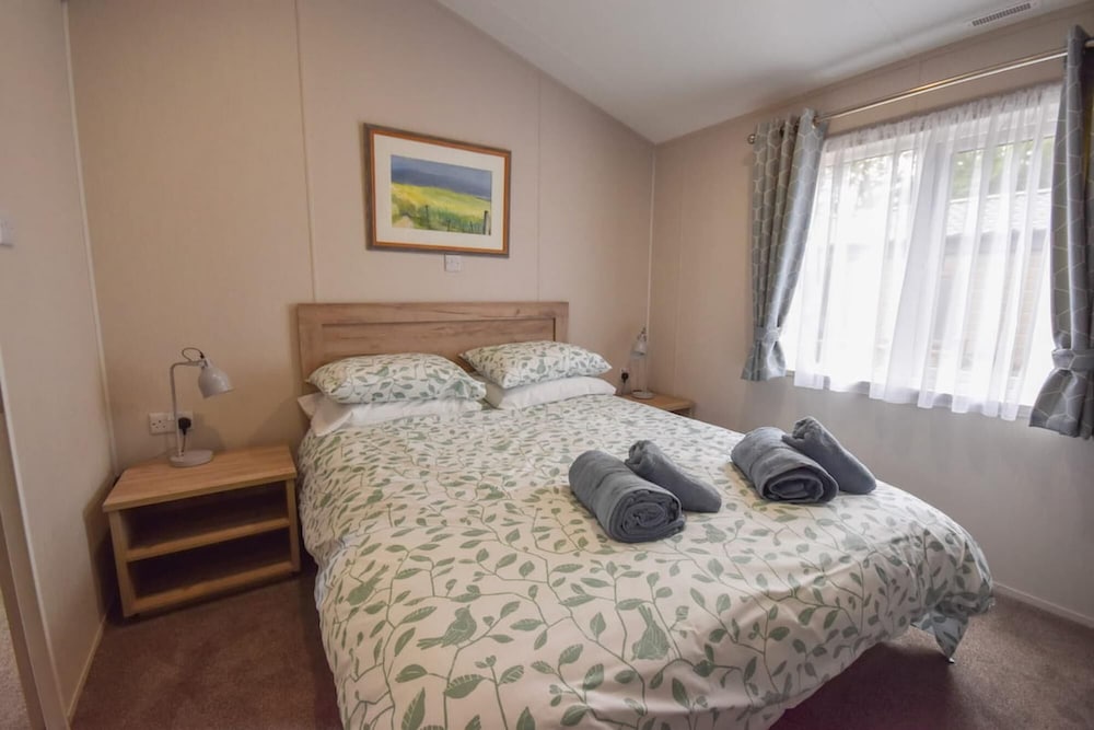 Long View East 18 in Roebeck Country Park Sleeps 4 view 5