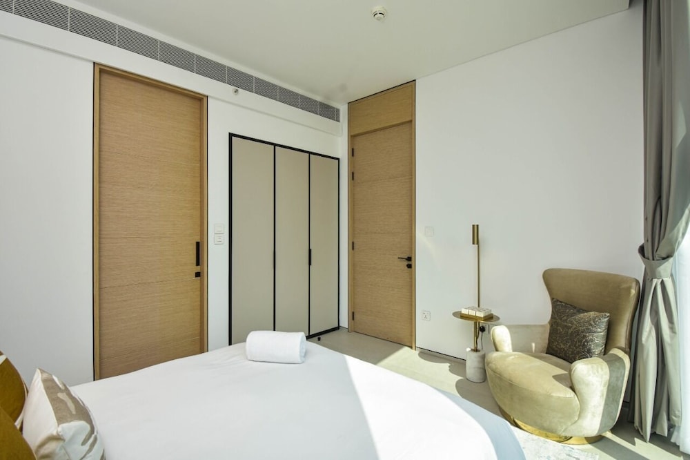 Private Beach in a Bnbme Designer Apartment