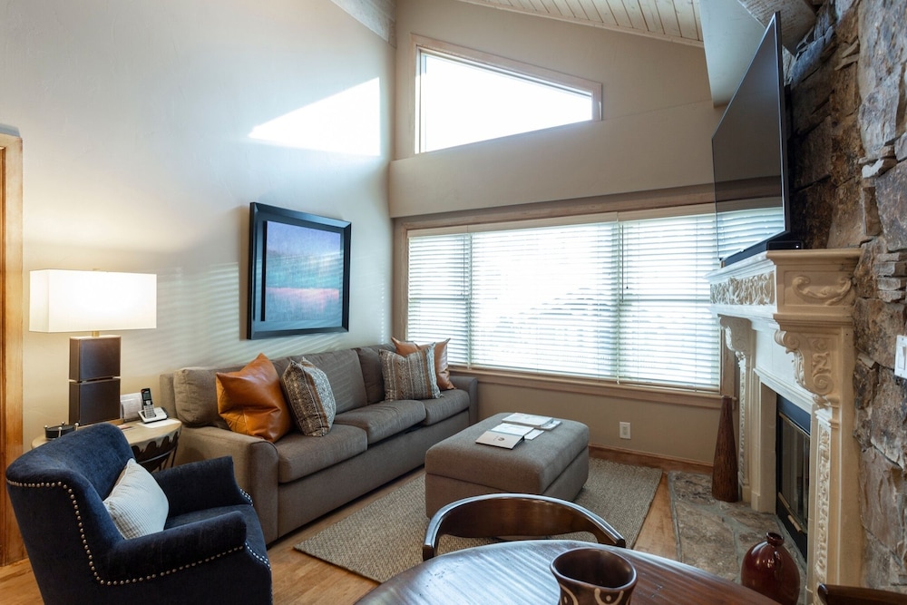 Royal Plaza at Deer Valley Resort - One Bedroom Condo #404 1 Condo