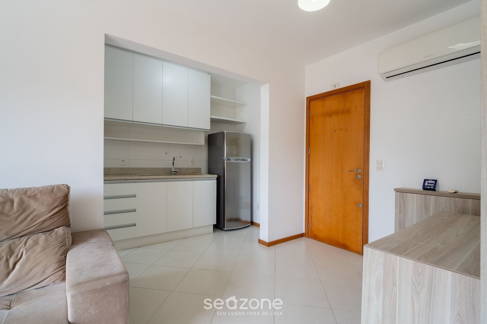 1-bedroom Apartment 850 m From Masc - Cfe0503