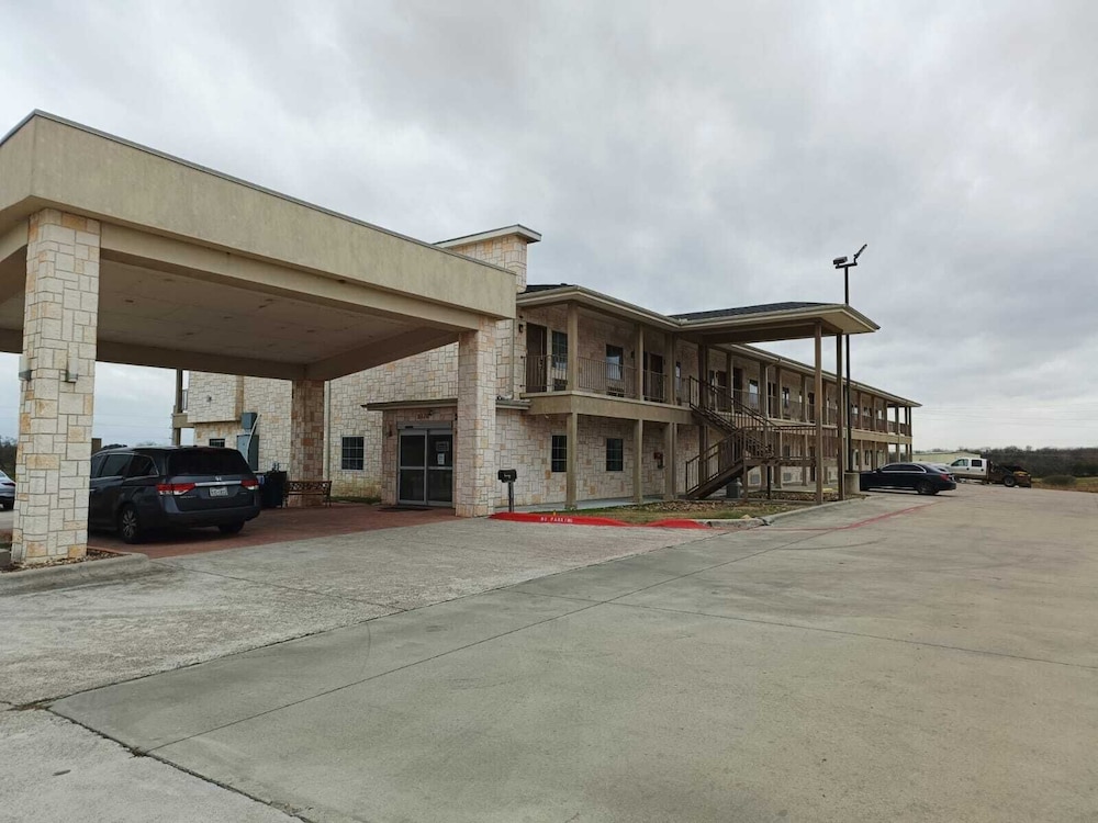 Westwood Inn Extended Stay by OYO Gonzales TX