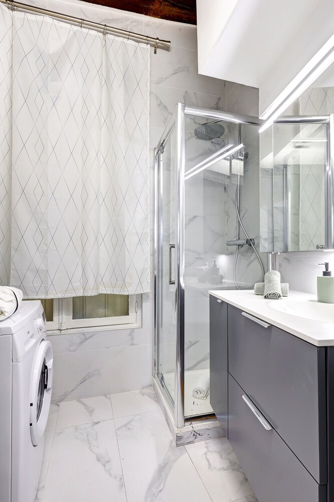 Charming 1BR in Saint-Germain Sleeps 4