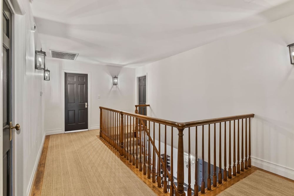 Peaceful Mini Mansion Sleeps 18