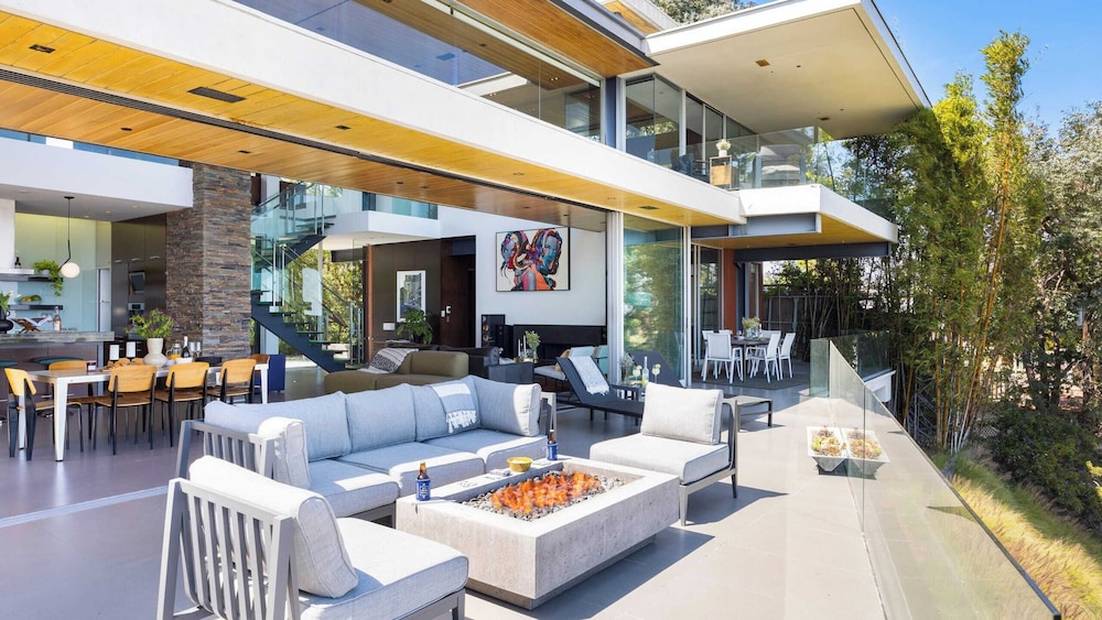 Hollywood Overlook by Avantstay Private Pool + Hot Tub Panoramic Views