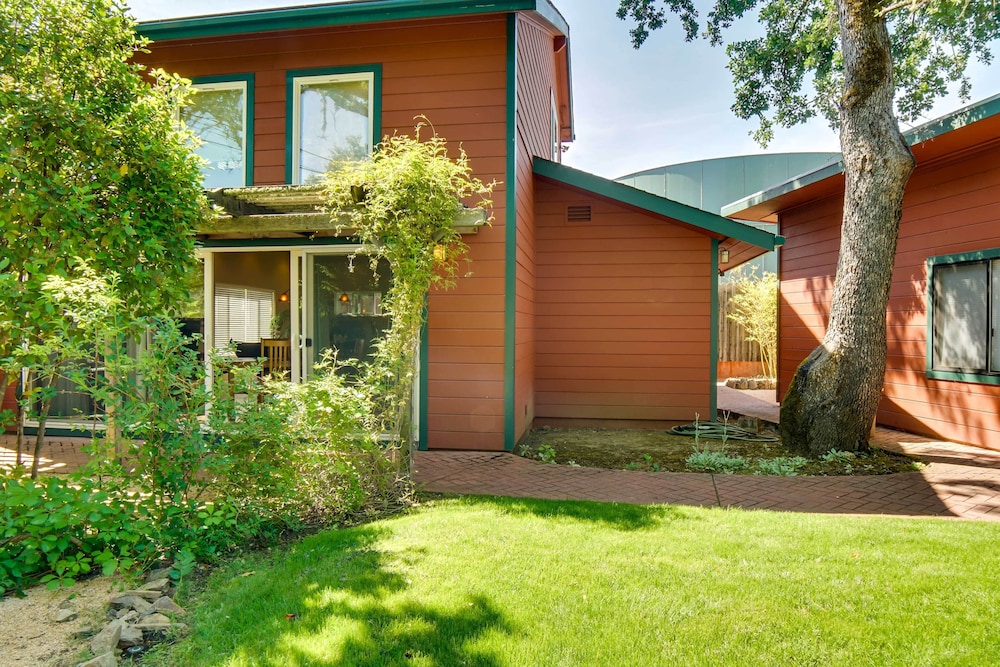 'hilltop Loft' Ukiah Vacation Rental! view 5