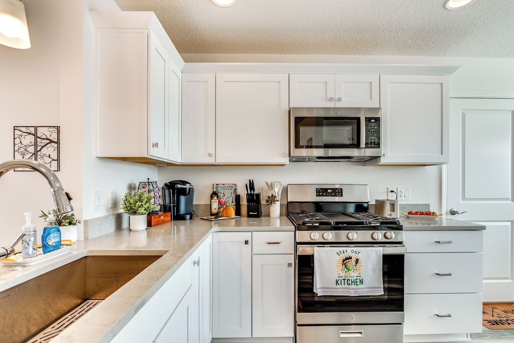 The Villages Golf Escape: Home w/ Pool Access!