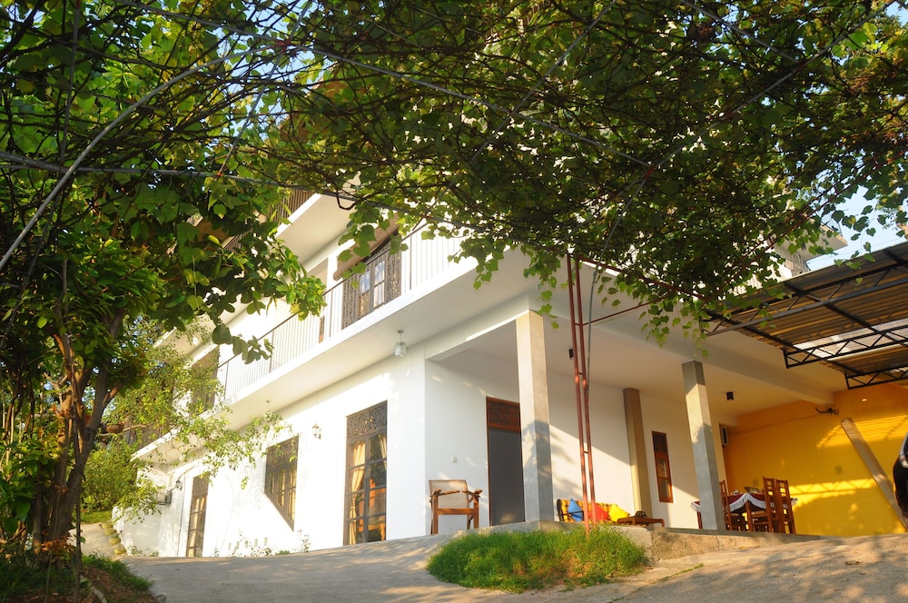 Colombo Village