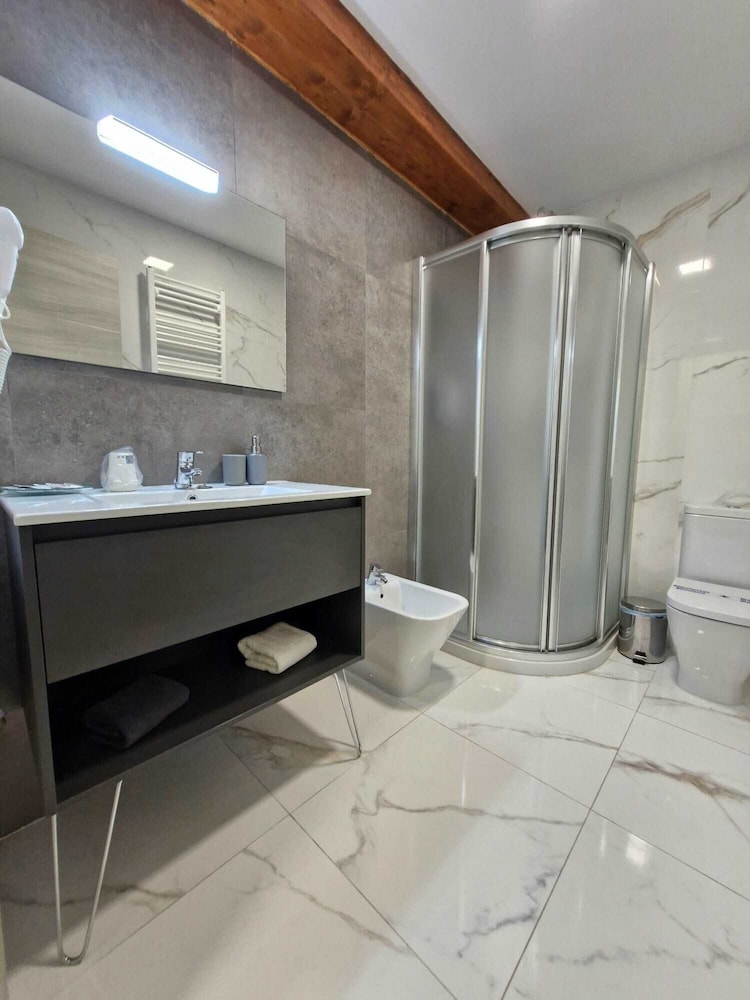 Feeling Home - Suites&Rooms