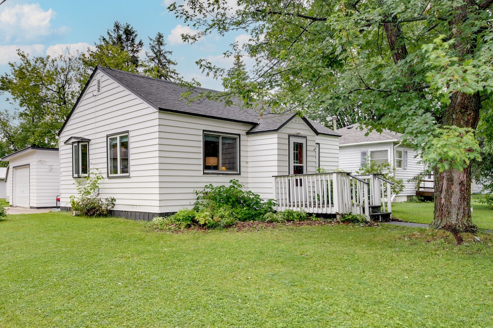 Downtown Baudette Vacation Rental: Walk to Dining!