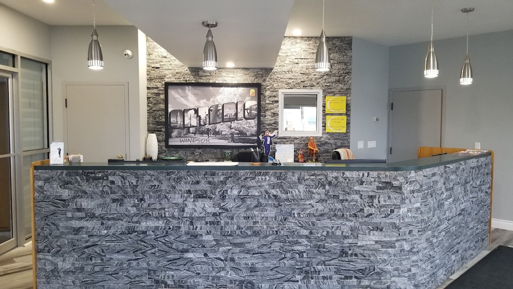 Super 8 by Wyndham Windsor/Dougall