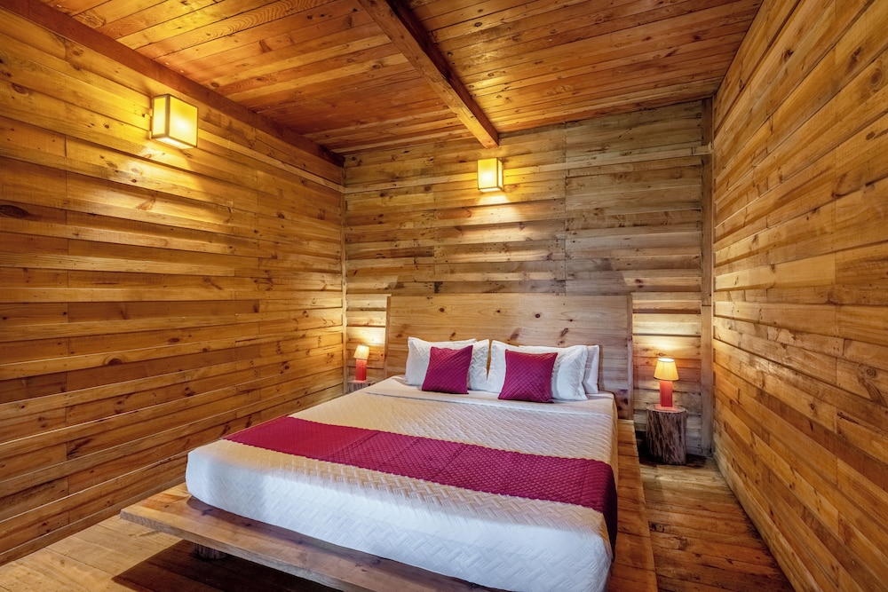 Alaya Stays Suro Woodcrest Chalet