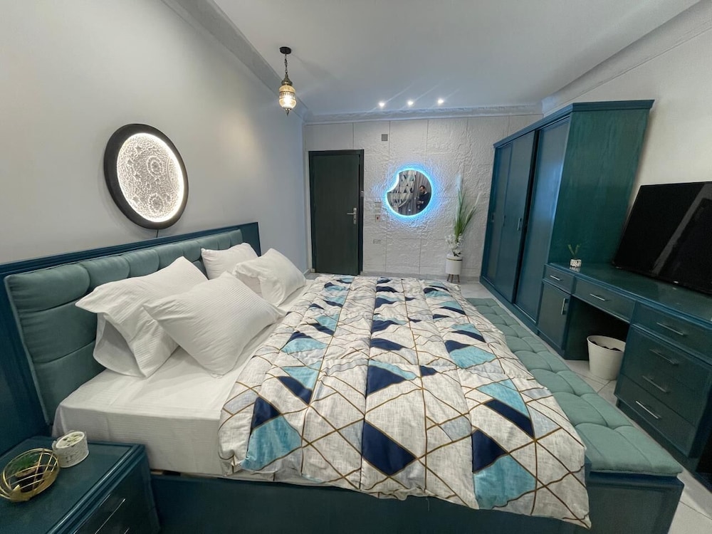 Danda Moon Pyramids Hotel