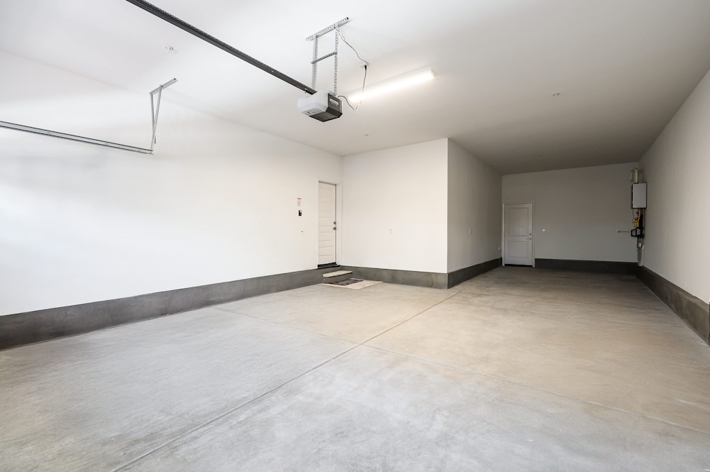 Spacious 5BR Getaway w Game Room Modern Comfort