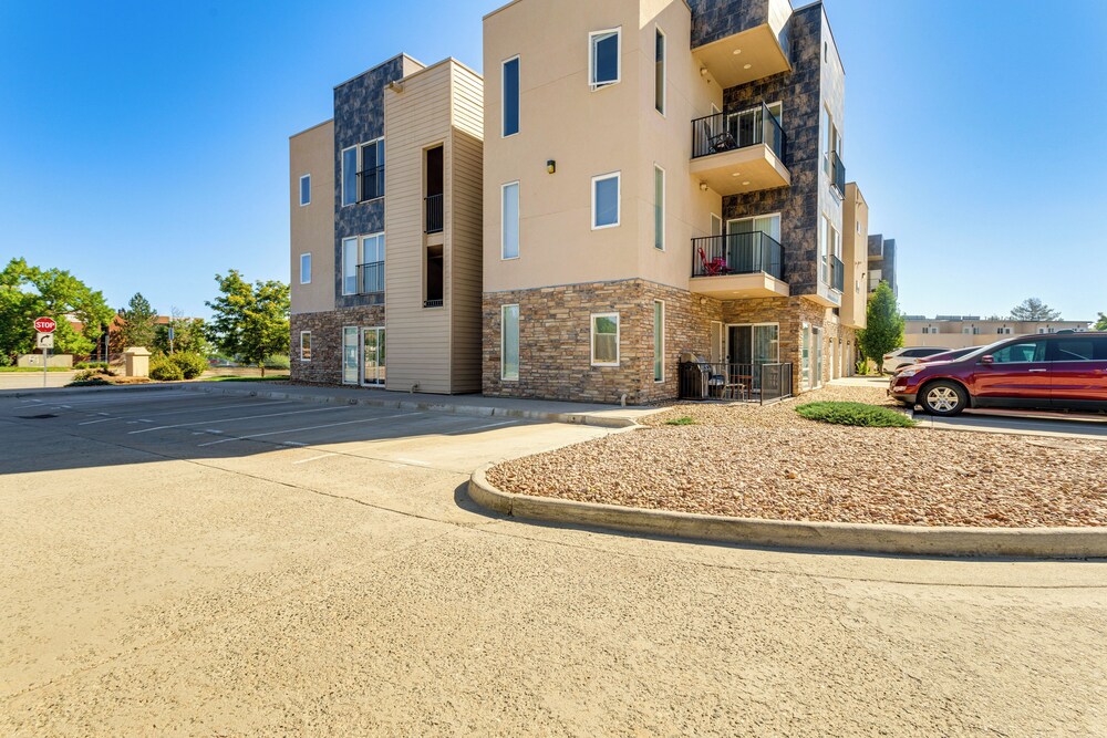 Pet-friendly Condo w/ Balcony ~ 17 Mi to Denver