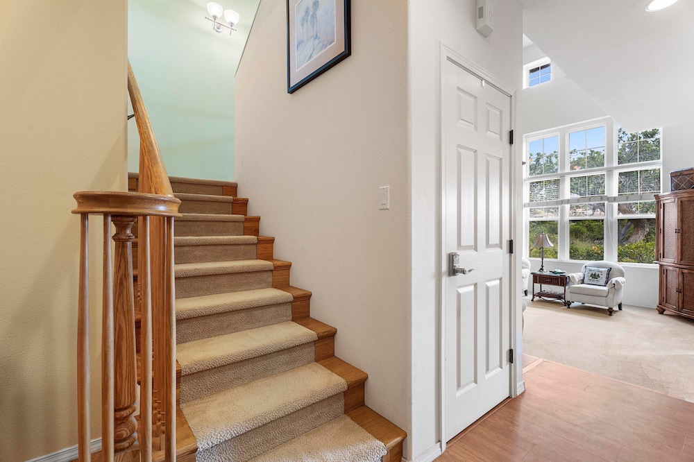 Spacious Townhome - Close to Beaches & Shopping! - Vrkcv