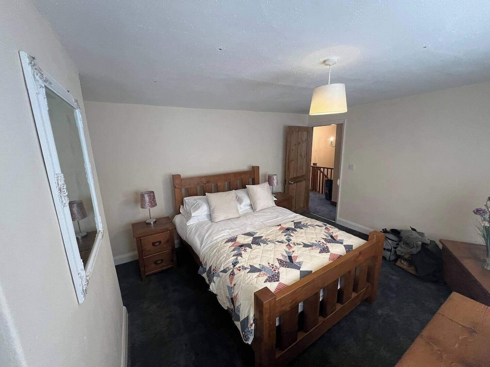 Blyton 2-bed Cottage, Parking, 30m to Lincoln
