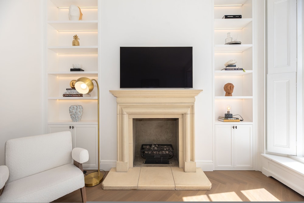 Elegant and Bright 3-bed Flat Near Sloane Square