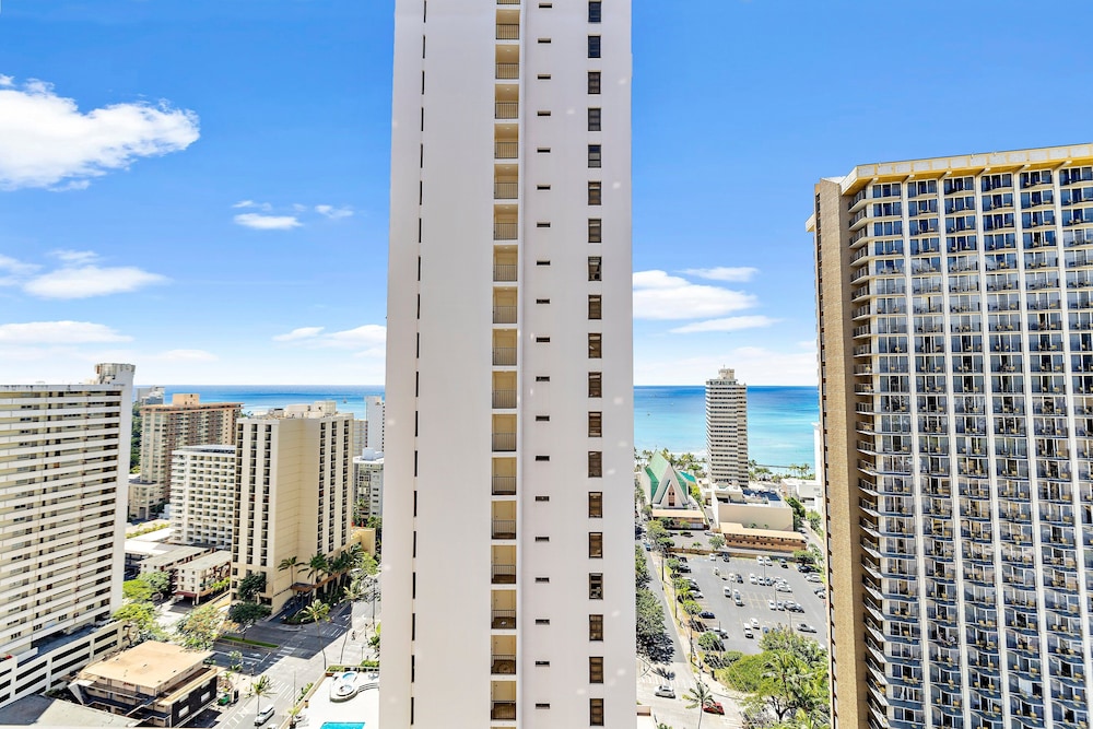 High Floor Ocean View Condo (King Bed and Parking) hotel photo
