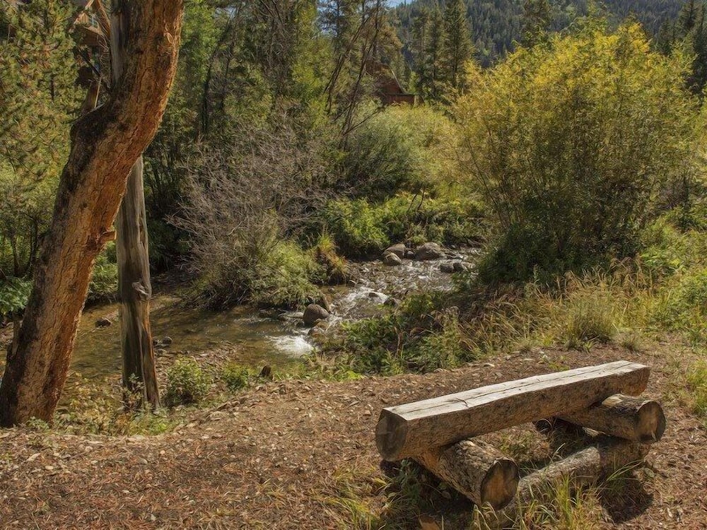Lazy K Mountain Home 5 Bedroom Holiday home by Key to the Rockies