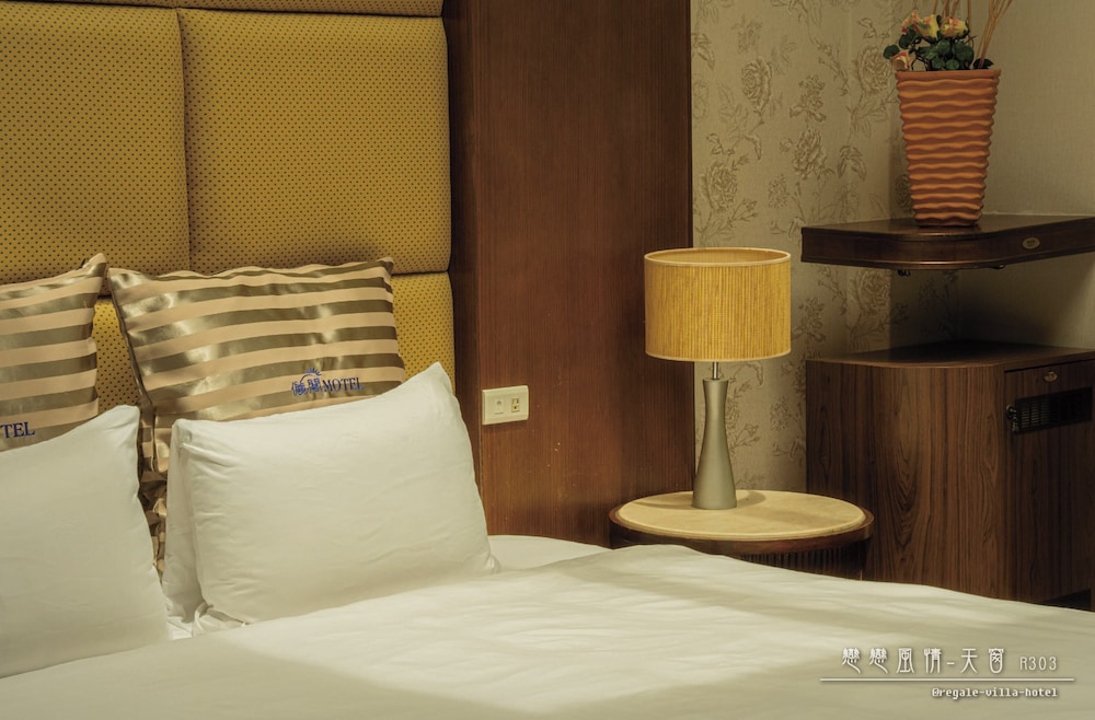Regale Villa Hotel